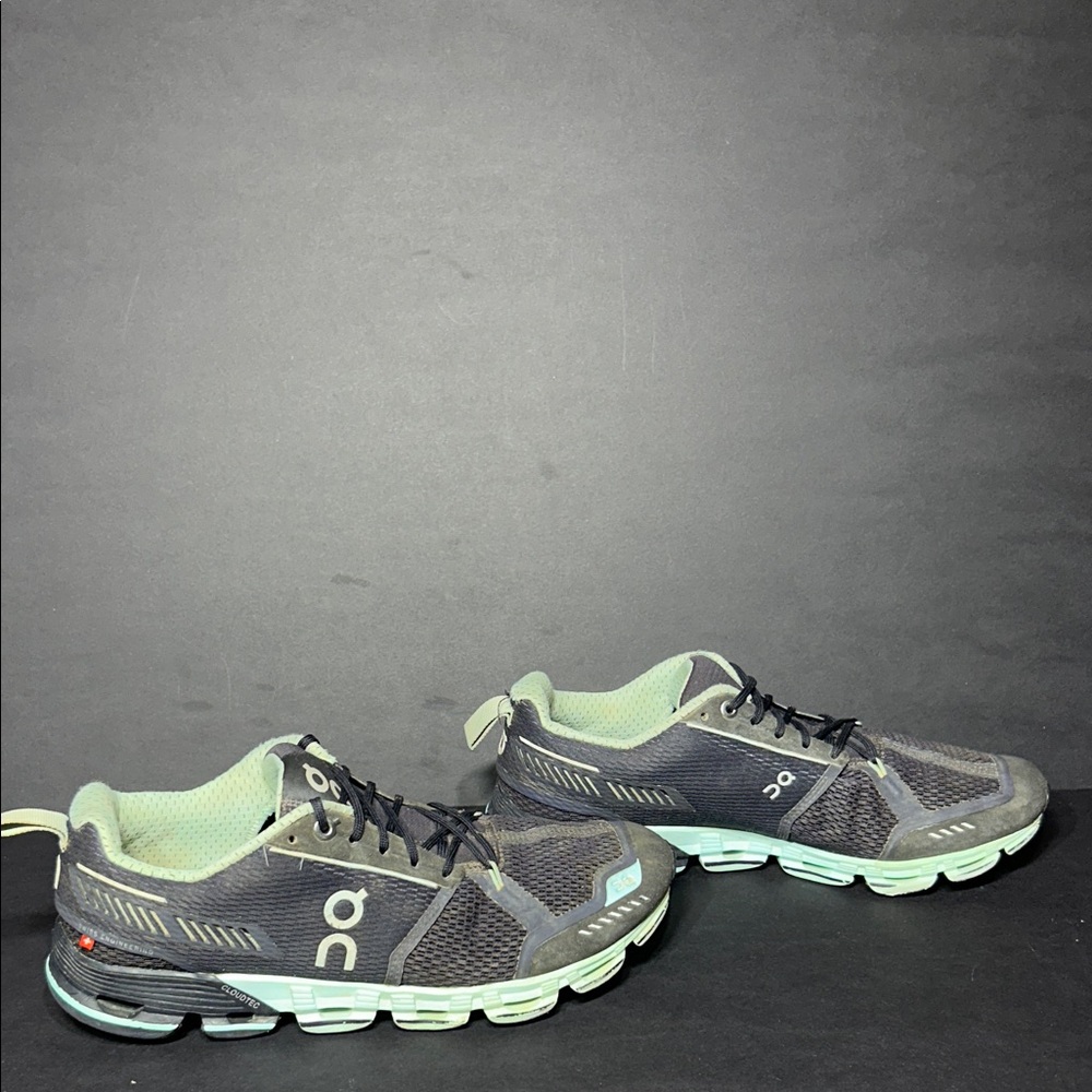 On Running women’s Black and Green Athletic Shoes